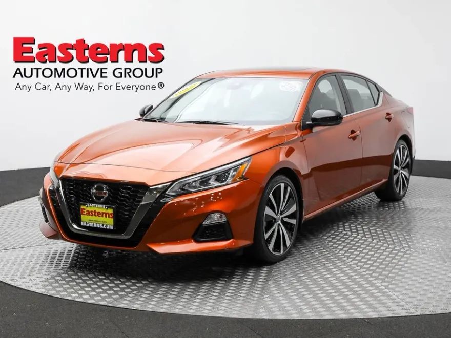 2022 Nissan Altima SR photo 1
