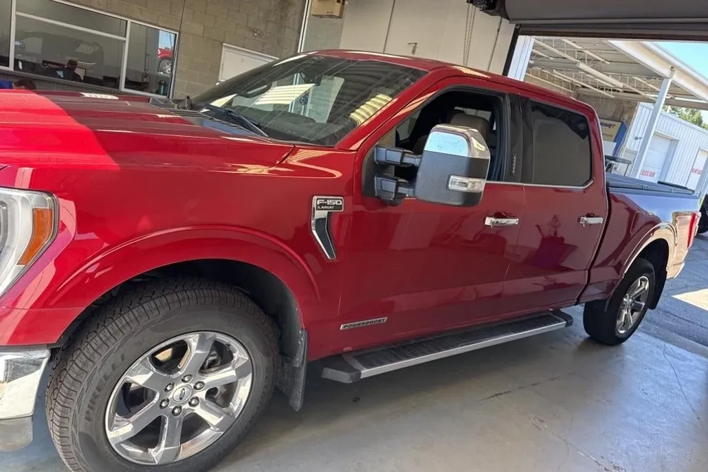 2023 Ford F-150 Lariat photo 1