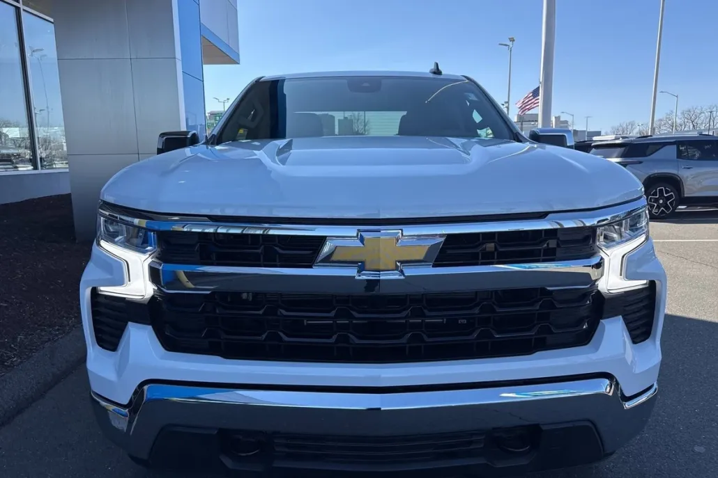 2026 Chevrolet Silverado 1500 LT photo 1