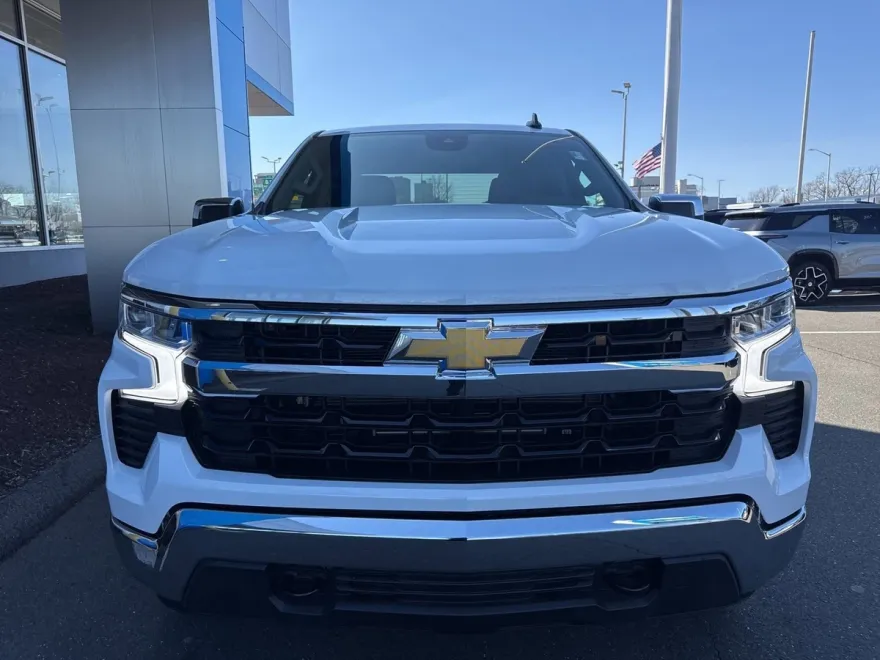2026 Chevrolet Silverado 1500 LT photo 1