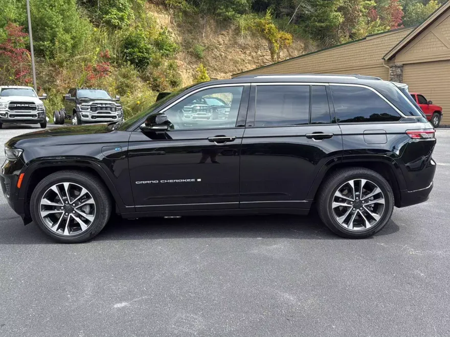 2024 Jeep Cherokee Overland photo 1