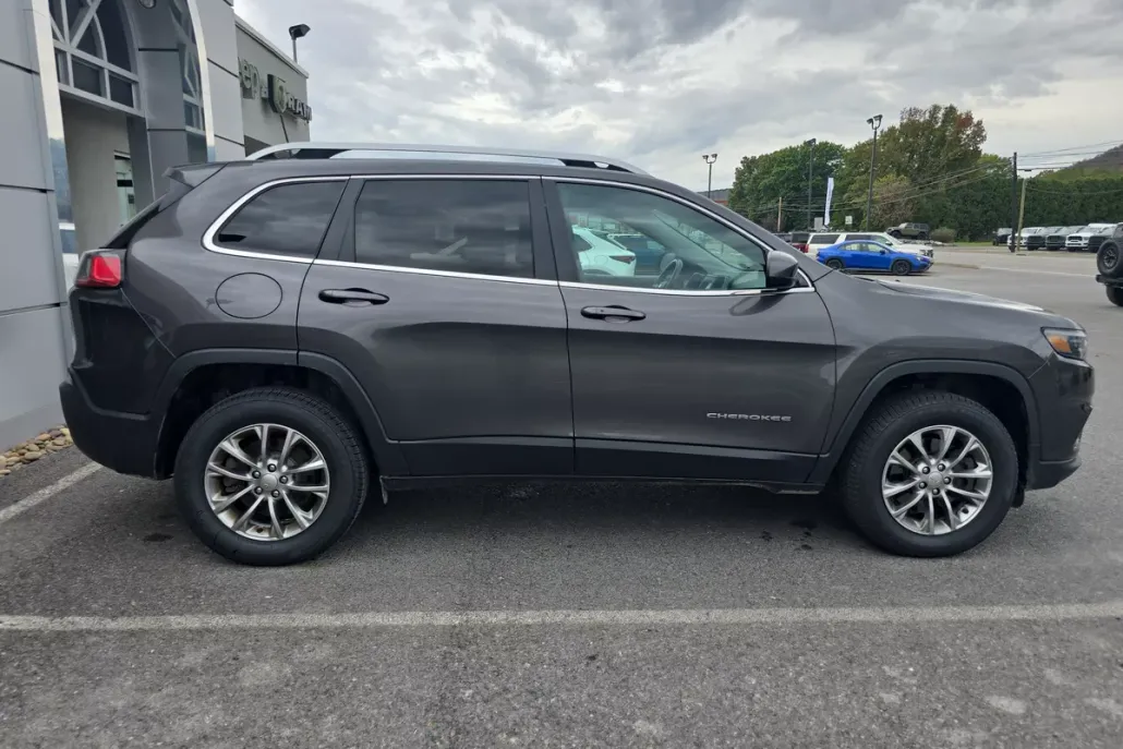 2019 Jeep Cherokee Latitude photo 1
