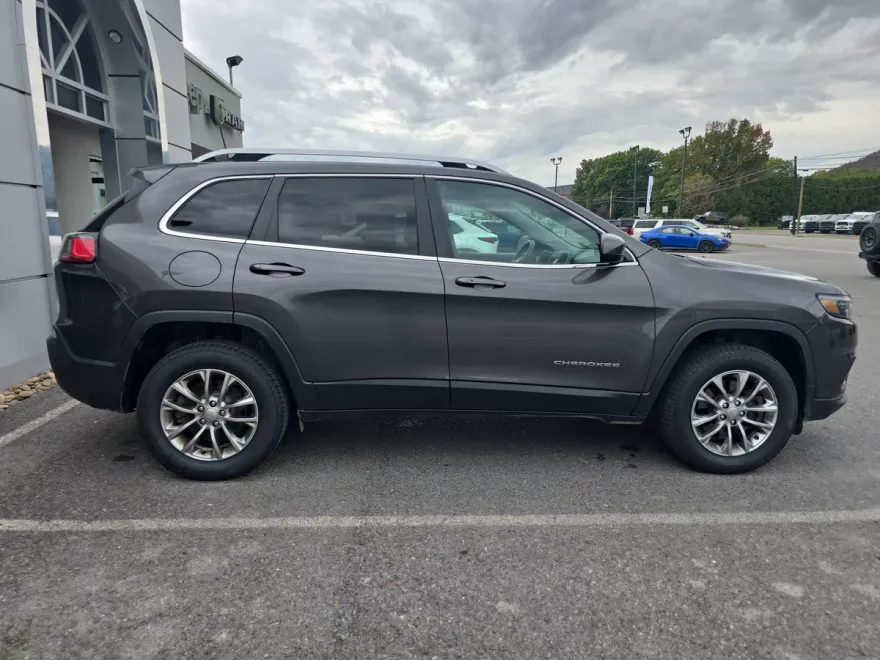 2019 Jeep Cherokee Latitude photo 1