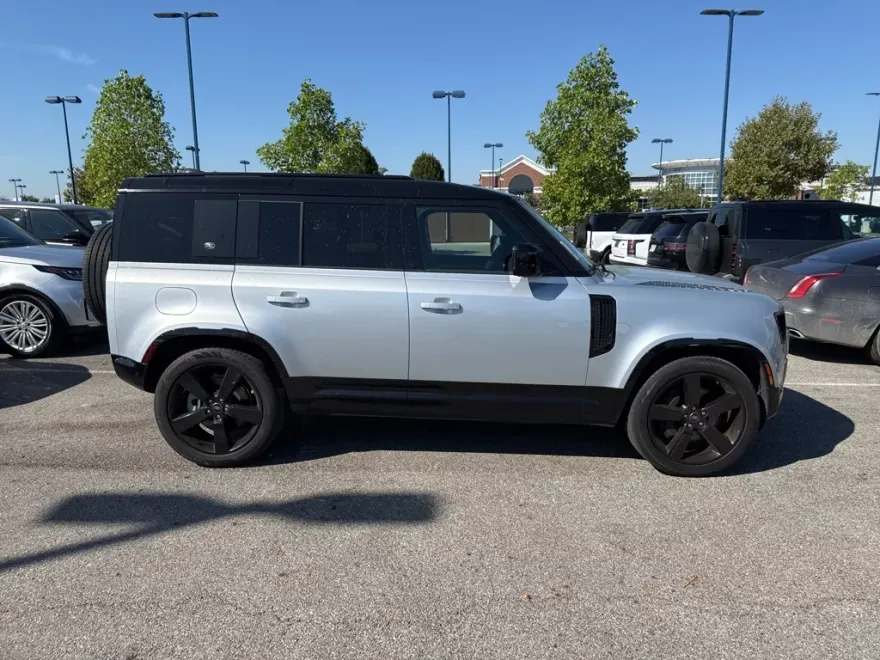 2023 Land Rover Defender 110 X-Dynamic SE photo 1