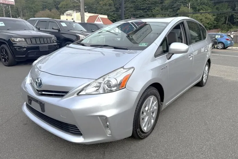 2014 Toyota Prius V Two photo 1