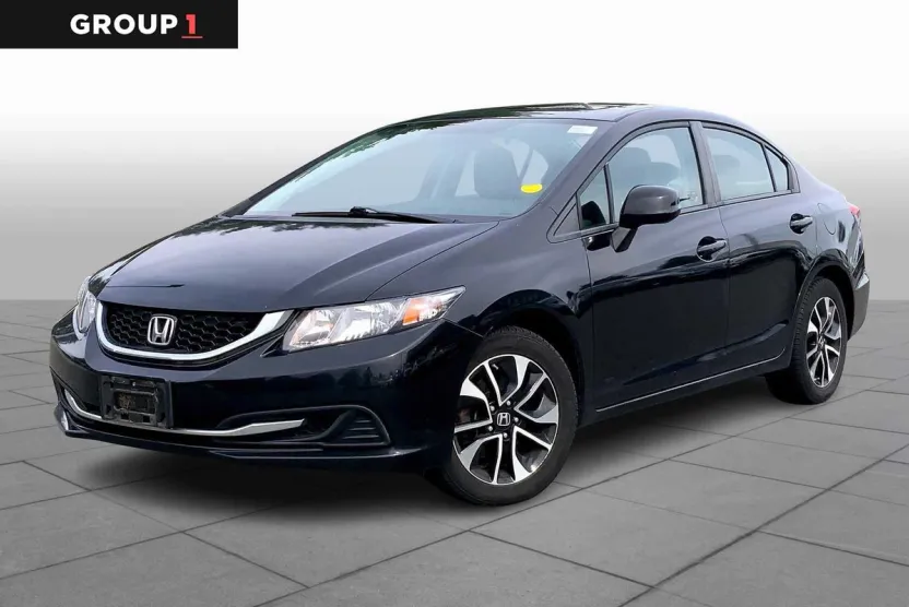 2013 Toyota Corolla LE photo 1