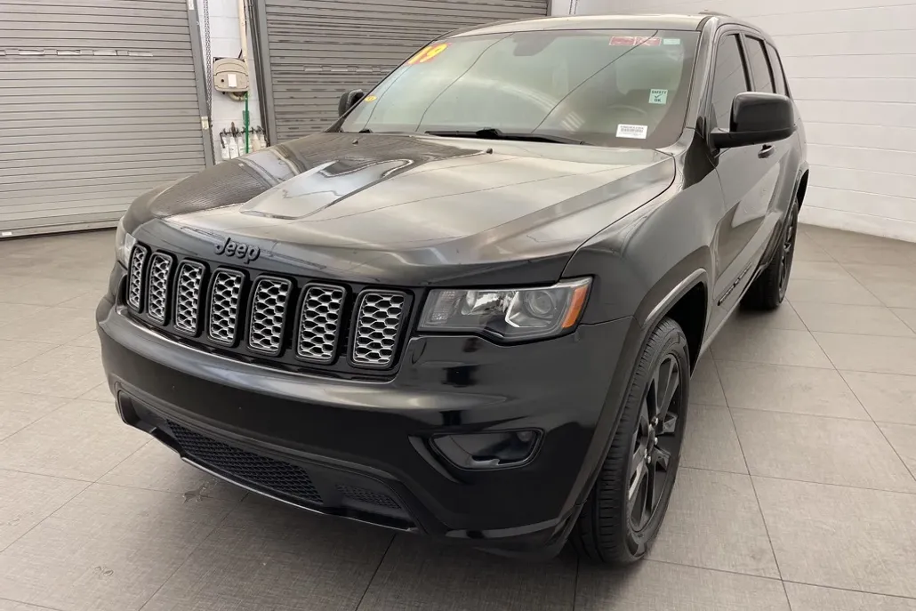 2019 Jeep Grand Cherokee Altitude photo 1