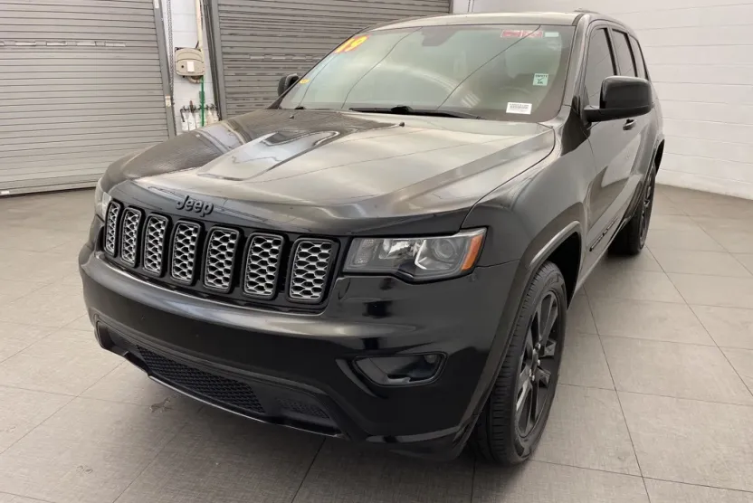 2019 Jeep Grand Cherokee Altitude photo 1
