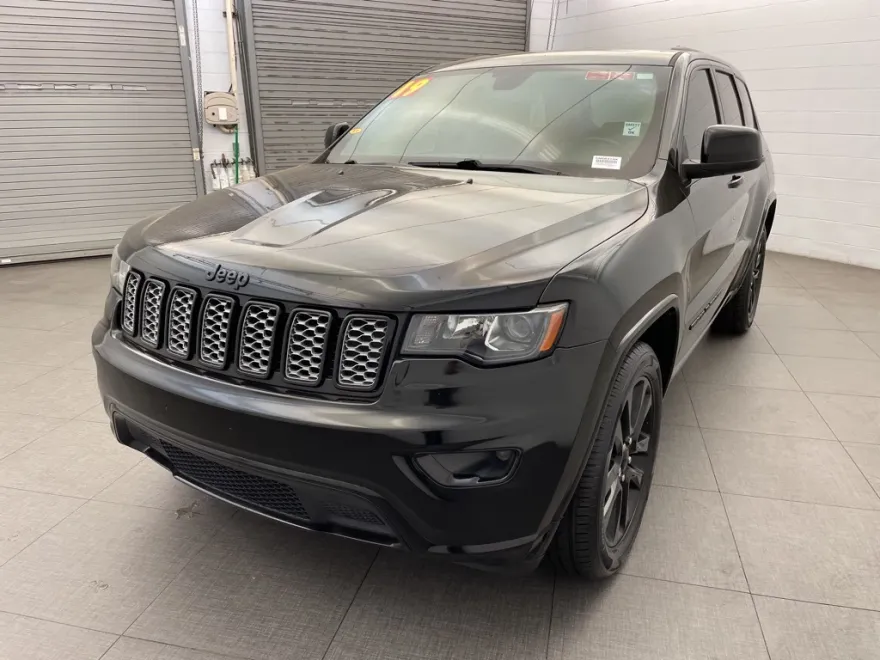 2019 Jeep Grand Cherokee Altitude photo 1