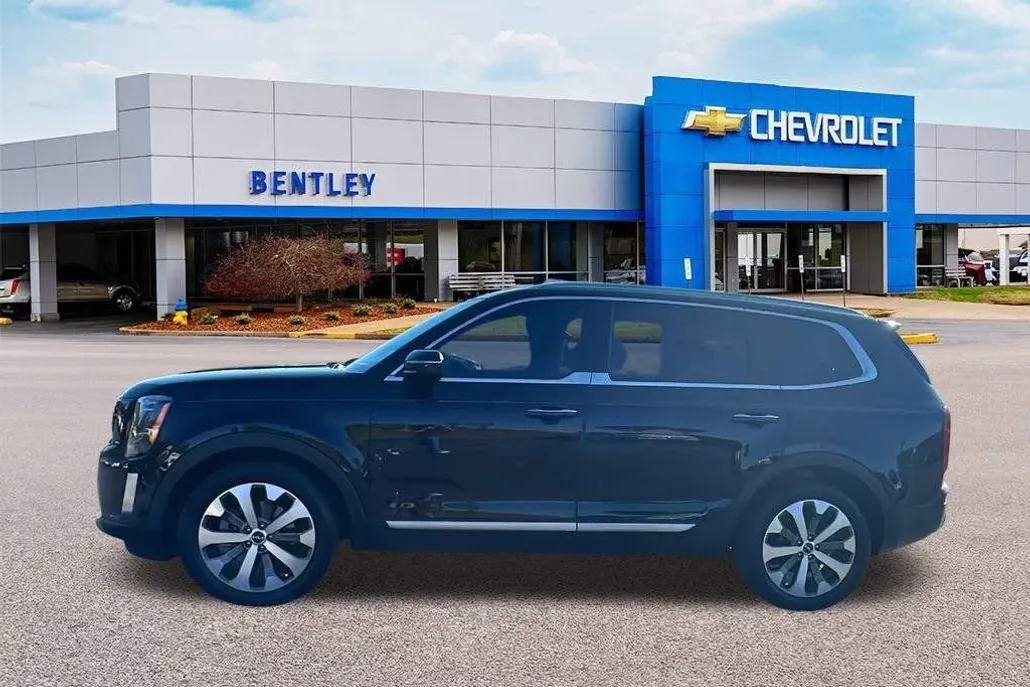 2022 Kia Telluride S photo 1