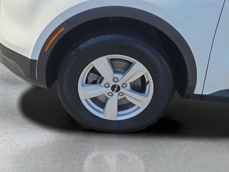 2022 Kia Sorento LX photo 1