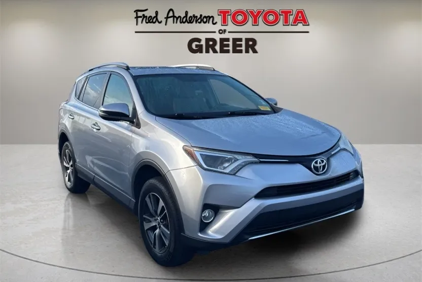 2016 Toyota RAV4 XLE photo 1