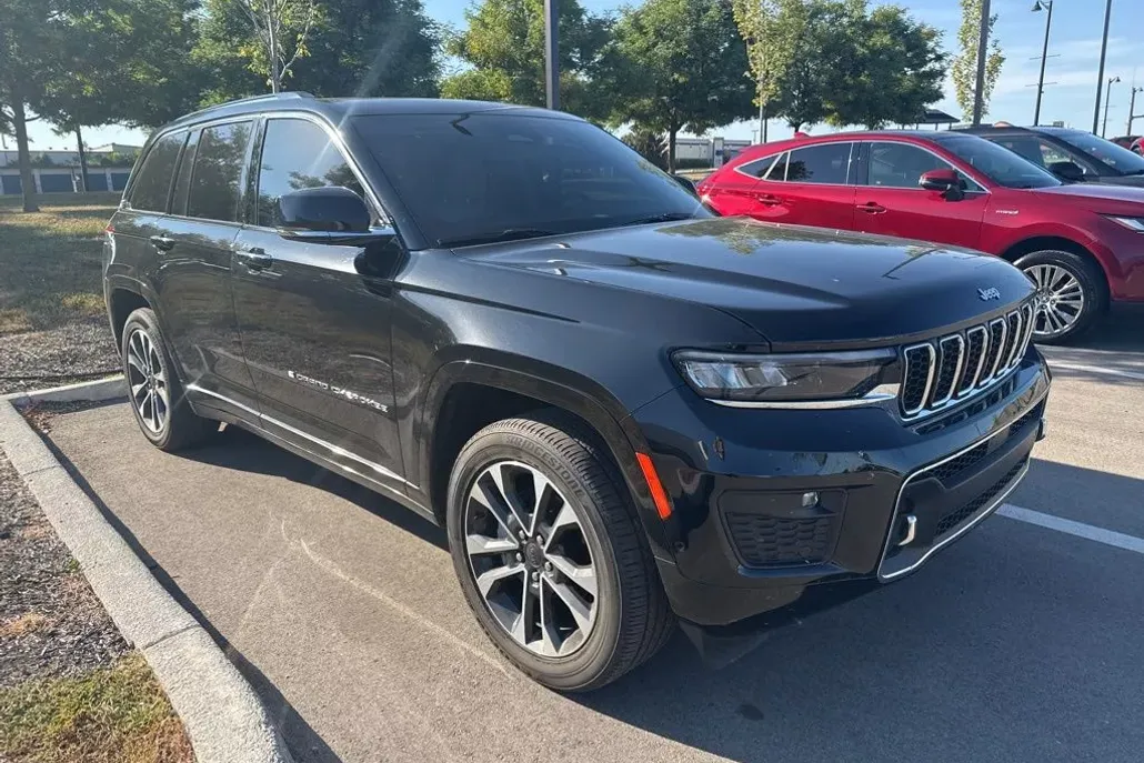 2023 Jeep Grand Cherokee Overland photo 1