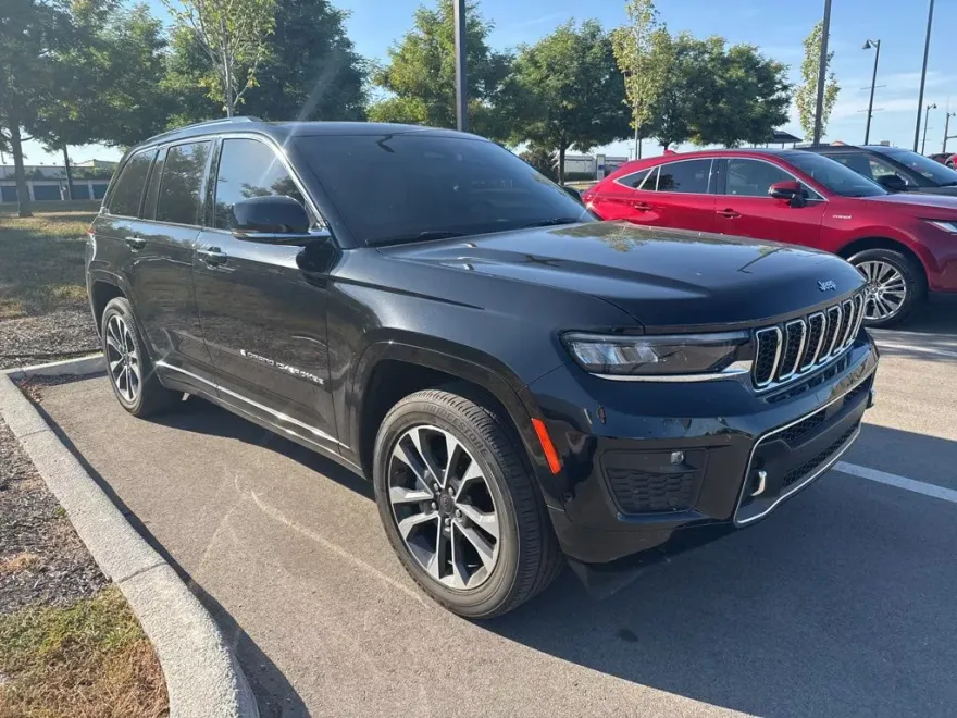 2023 Jeep Grand Cherokee Overland photo 1