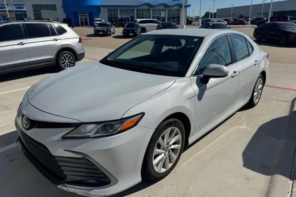2024 Toyota Camry LE SE photo 1