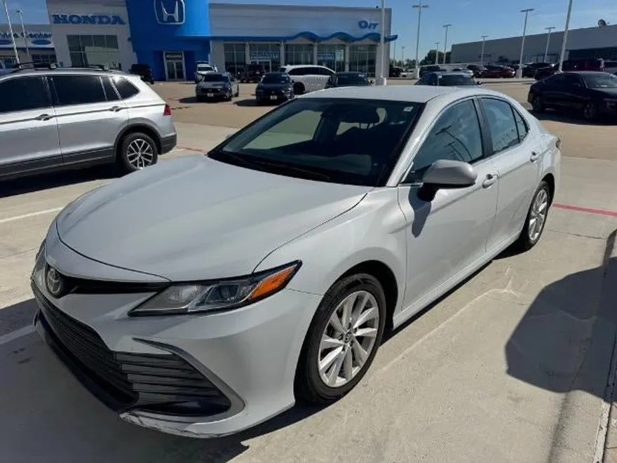2024 Toyota Camry LE SE photo 1