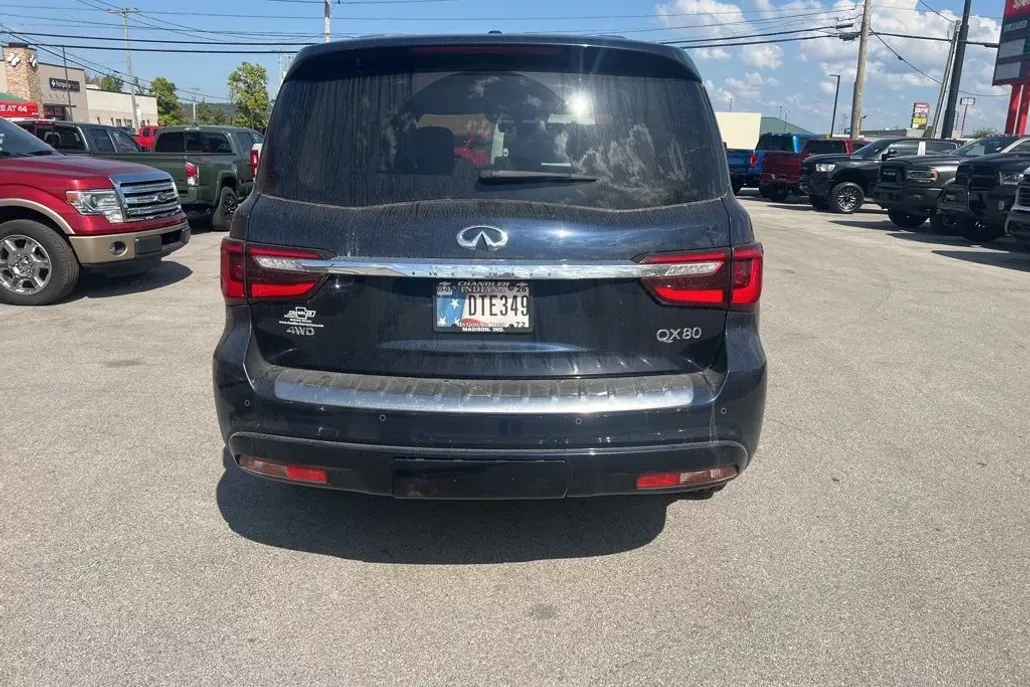 2022 Infiniti QX80 Luxe photo 1
