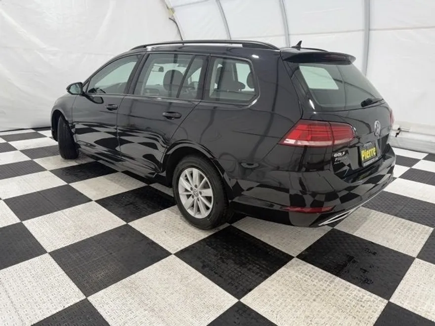 2019 Volkswagen Golf SportWagen S photo 1