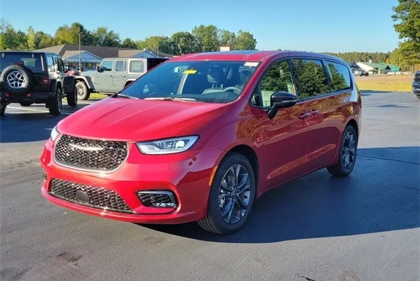 2026 Chrysler Pacifica photo 1