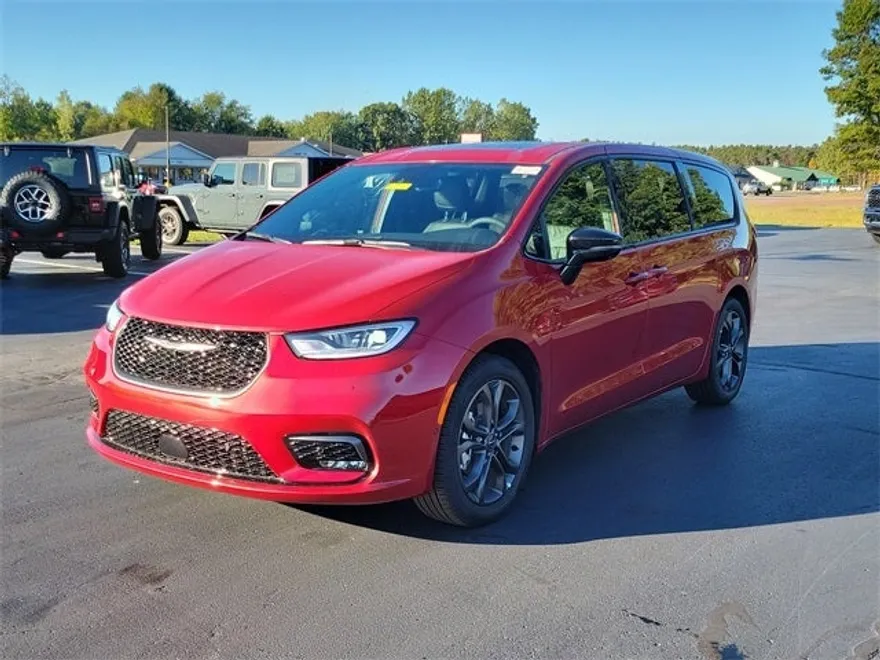 2026 Chrysler Pacifica photo 1