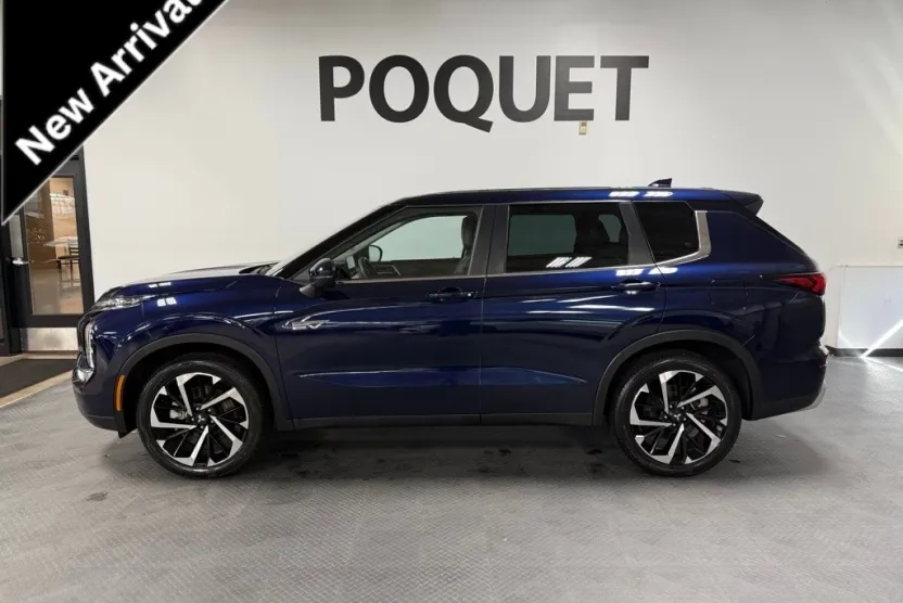 2023 Mitsubishi Outlander PHEV SE photo 1
