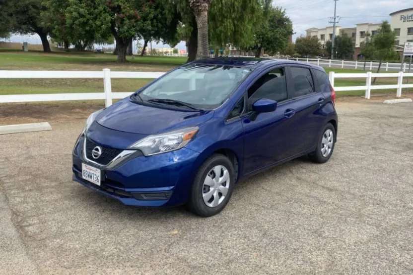 2017 Nissan Versa Note SV photo 1