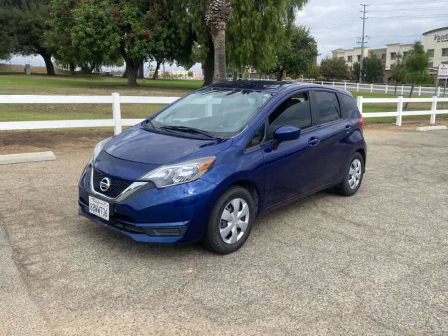 2017 Nissan Versa Note SV photo 1