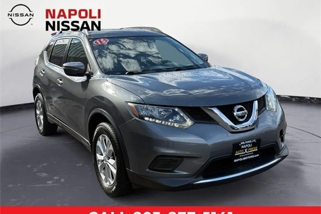 2015 Nissan Rogue SV photo 1