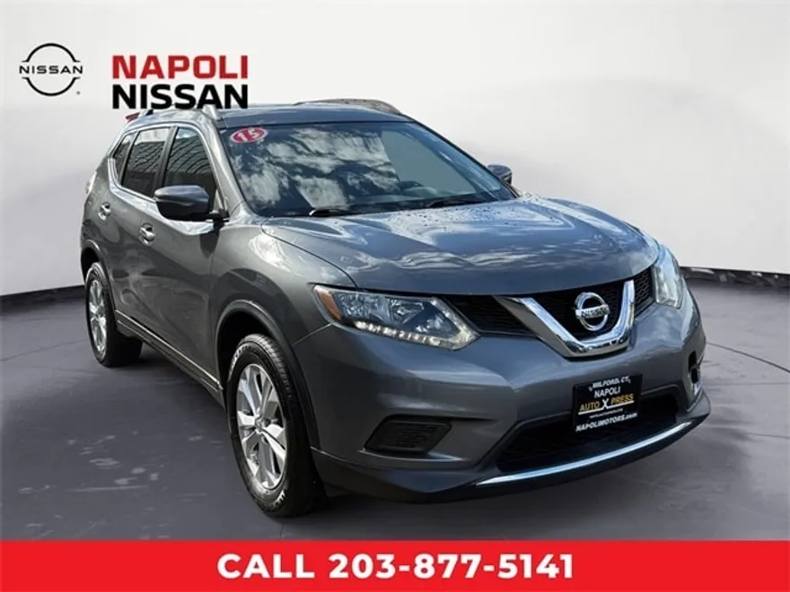 2015 Nissan Rogue SV photo 1
