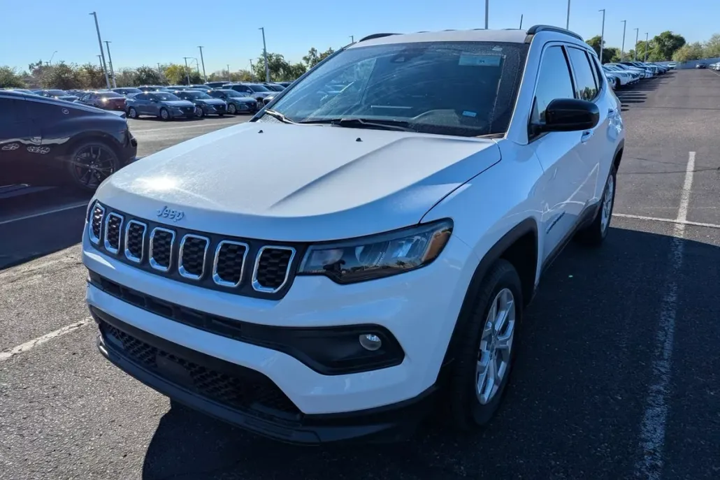 2024 Jeep Compass Latitude photo 1