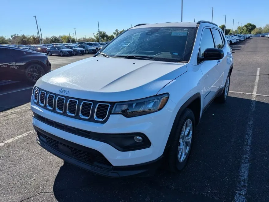 2024 Jeep Compass Latitude photo 1