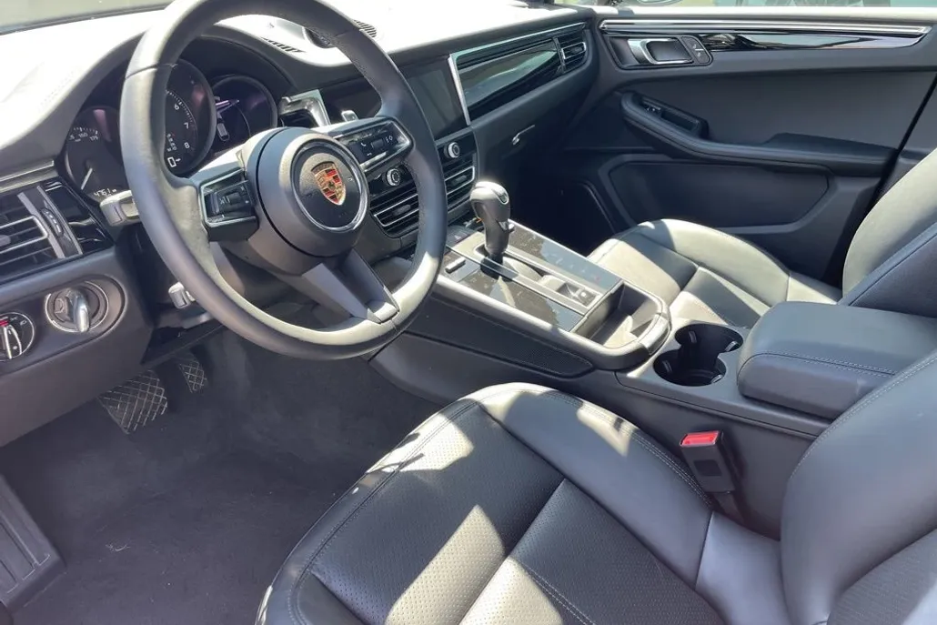 2025 Porsche Macan S photo 1