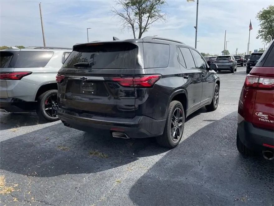 2023 Chevrolet Traverse Premier photo 1
