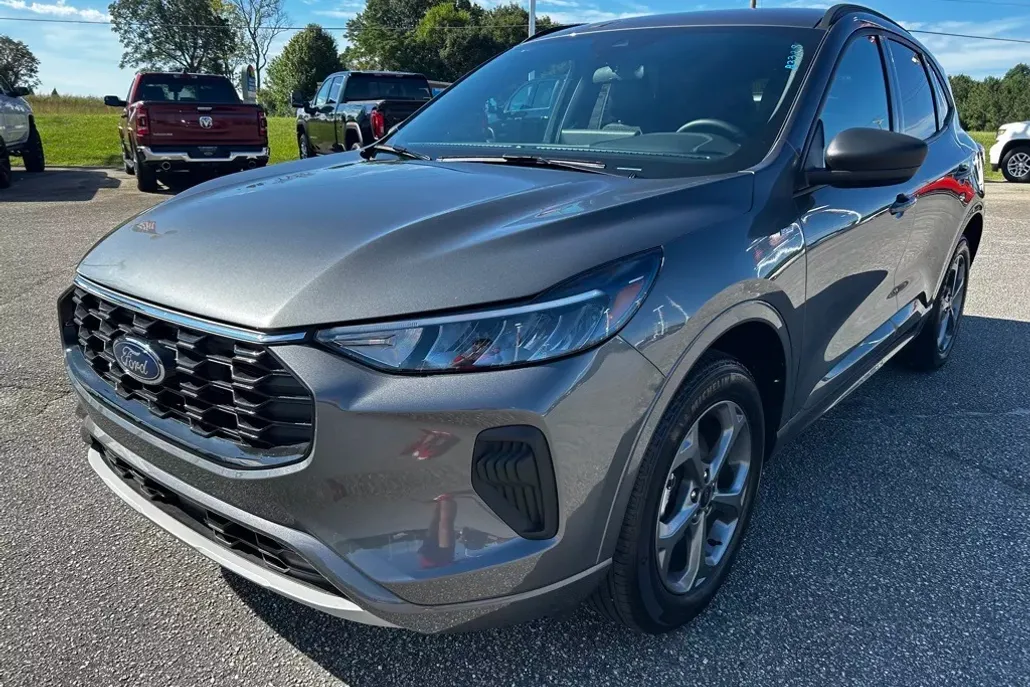 2023 Ford Escape ST-Line photo 1