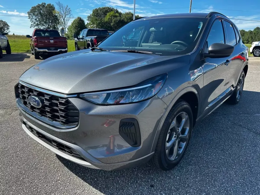 2023 Ford Escape ST-Line photo 1