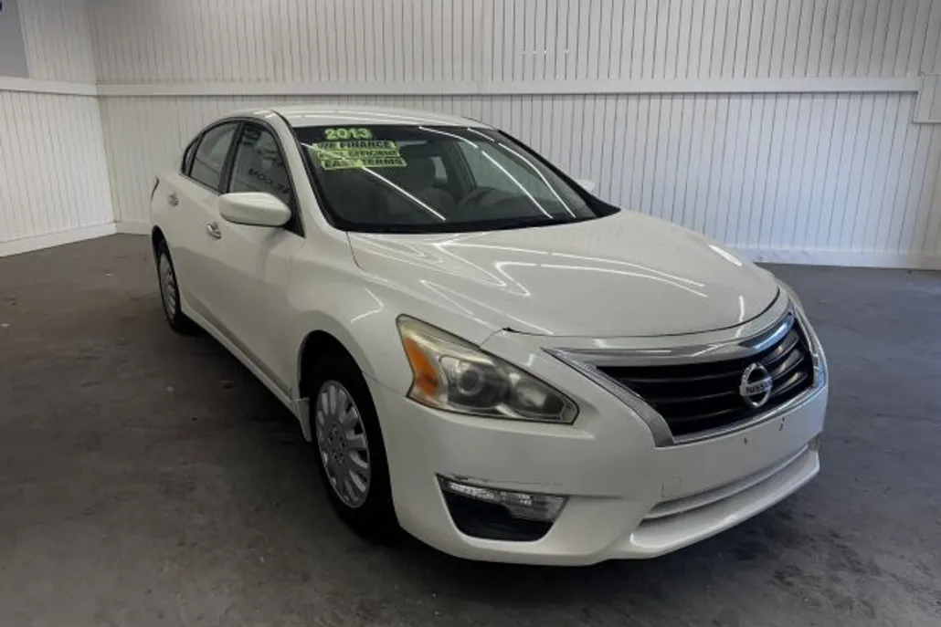 2013 Nissan Altima 2.5 S photo 1