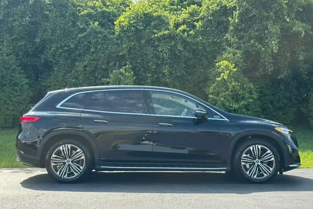 2023 Mercedes Benz EQS SUV 450 photo 1