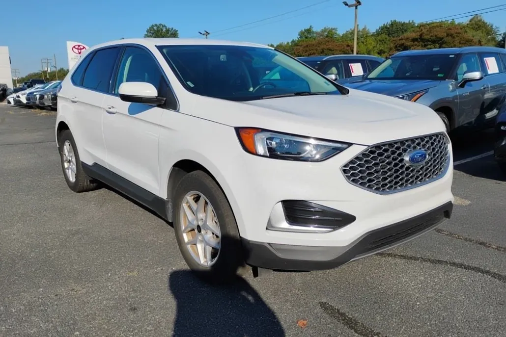 2024 Ford Edge SEL photo 1
