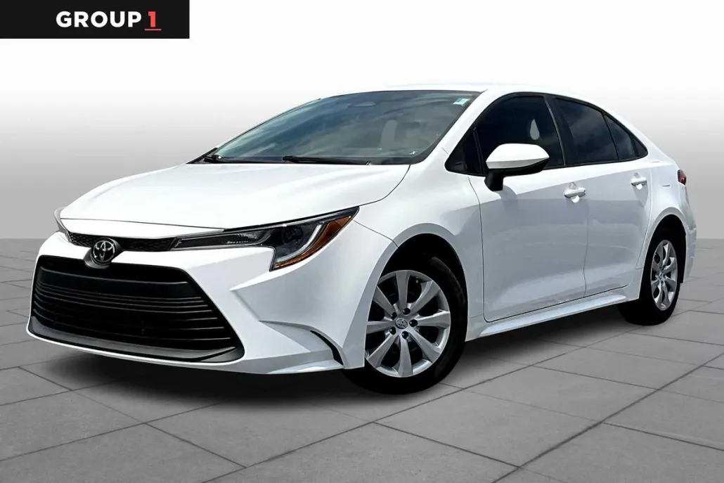 2023 Toyota Corolla LE photo 1