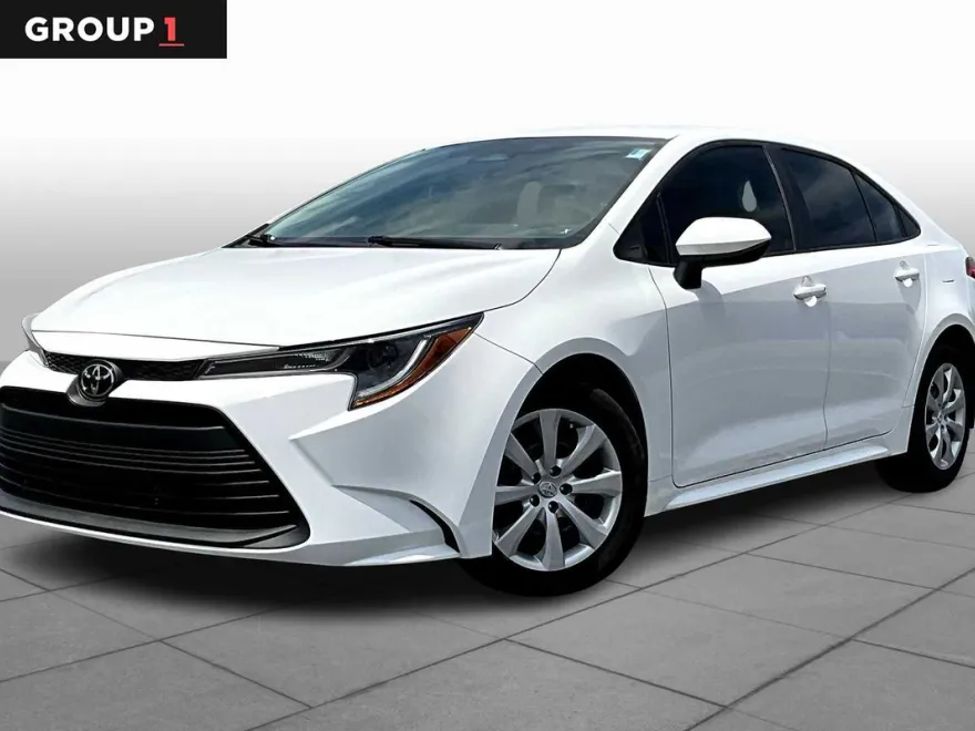 2023 Toyota Corolla LE photo 1