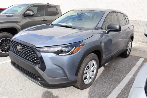 2024 Toyota Corolla Cross L photo 2