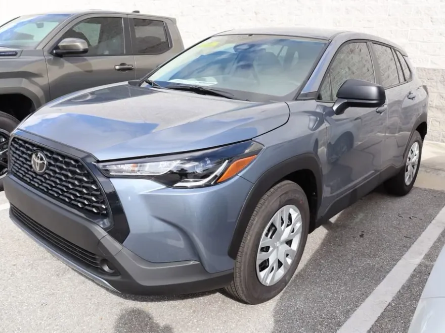 2024 Toyota Corolla Cross L photo 2