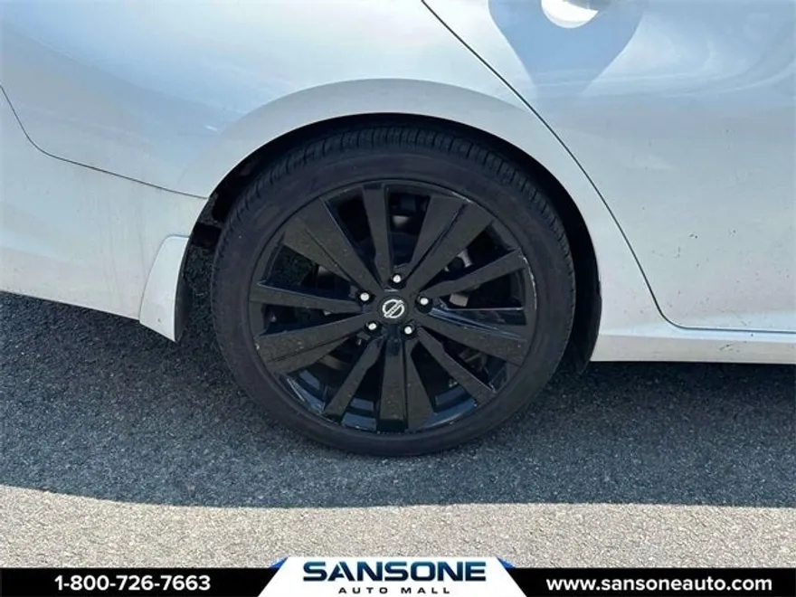2022 Nissan Altima 2.5 SR photo 6
