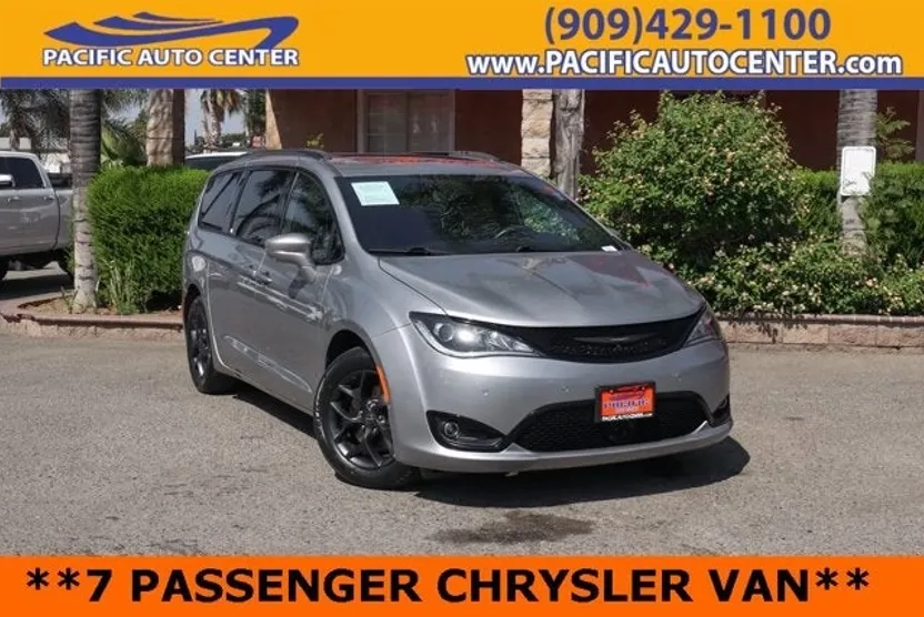 2020 Chrysler Pacifica Limited photo 1