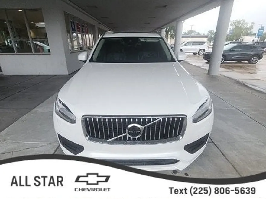 2022 Volvo XC90 Momentum photo 1