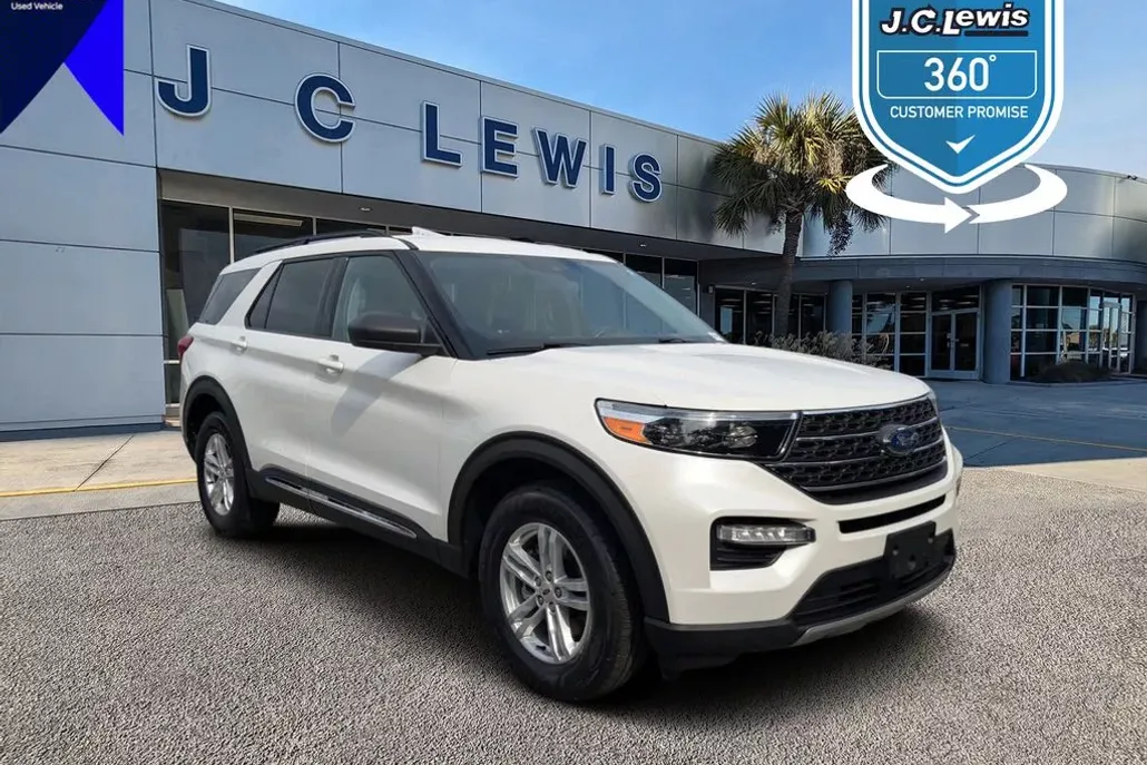 2022 Ford Explorer XLT photo 1