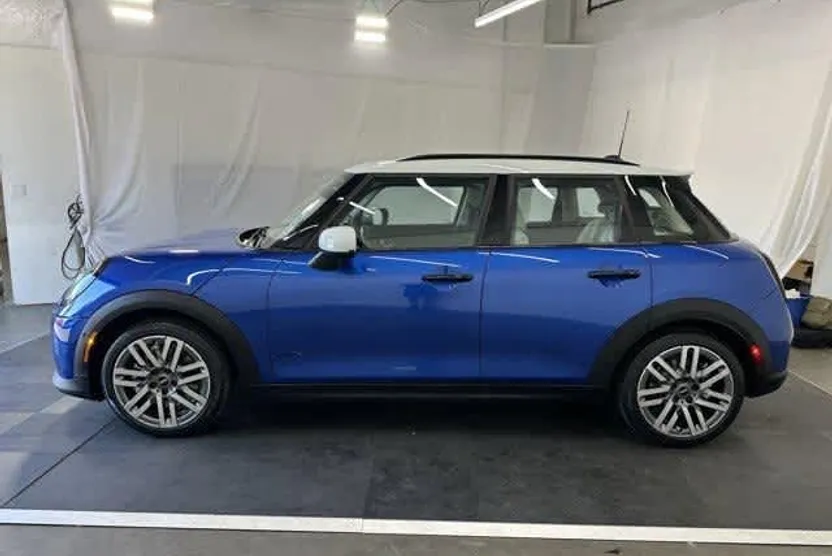2025 Mini Cooper 4 Door Hardtop Signature photo 1