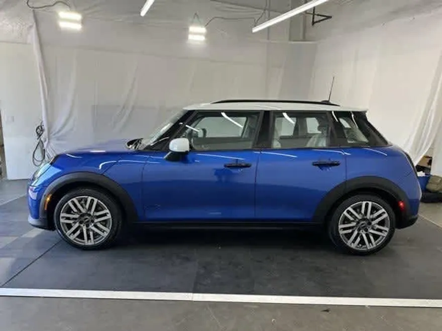 2025 Mini Cooper 4 Door Hardtop Signature photo 1