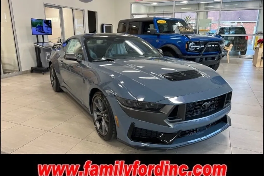 2025 Ford Mustang Dark Horse photo 1