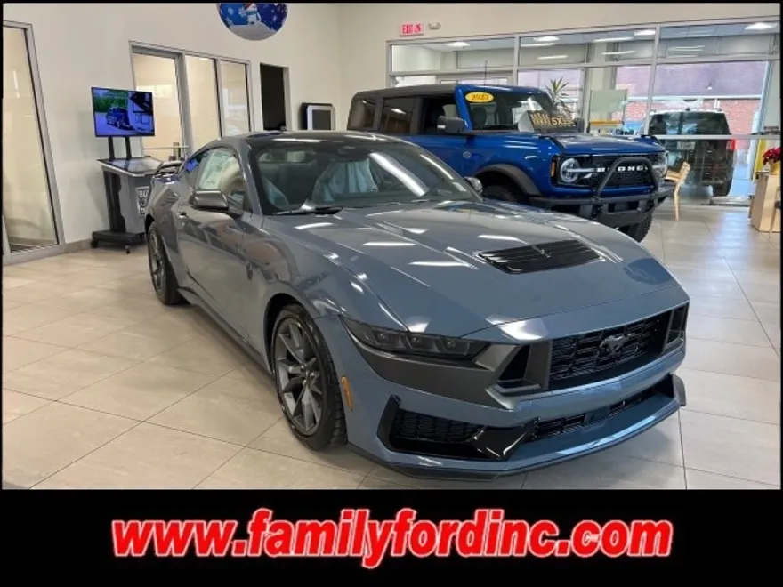 2025 Ford Mustang Dark Horse photo 1